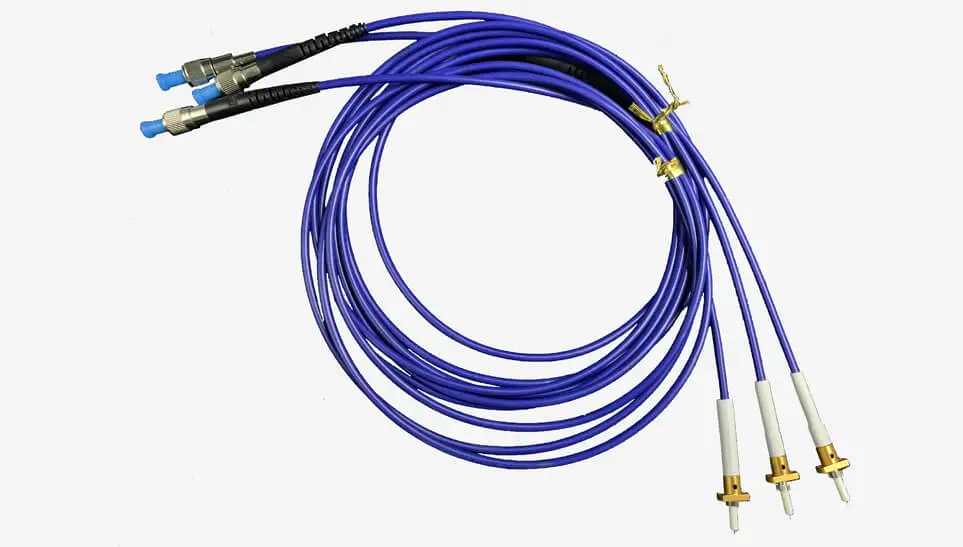 Cable de conexión de fibra óptica con conector SMA905 a ferrula SC