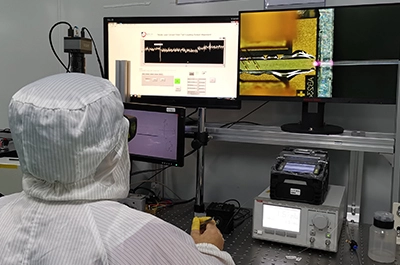 Fibra Lenticular en la Investigación de Láseres de Alta Potencia