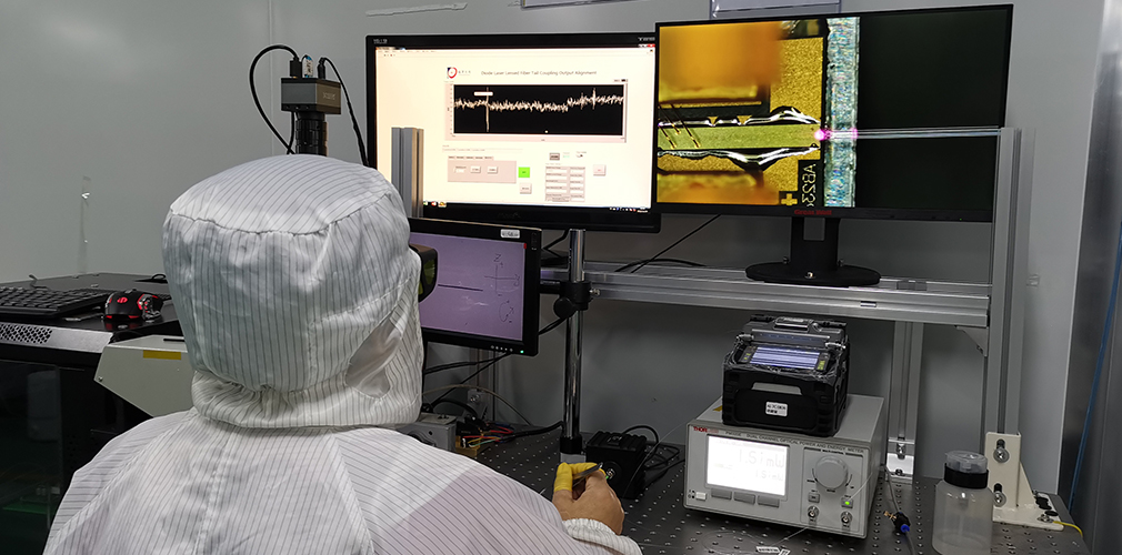 Fibra con lente en la investigación con láseres de alta potencia Fibra con lente en la investigación con láseres de alta potencia