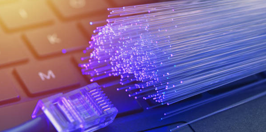 Fibra con lente en monitoreo de redes ópticas