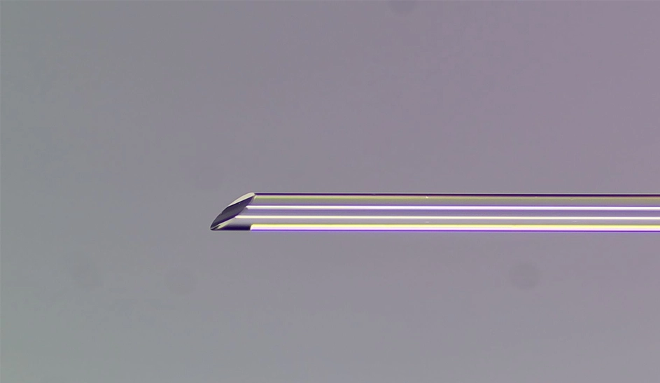 Fibra con lente pulida en ángulo